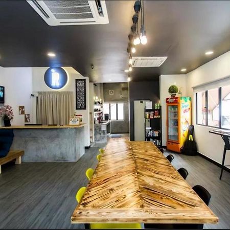 Revopackers Beds And Bunks Hostel Kuala Lumpur Bagian luar foto