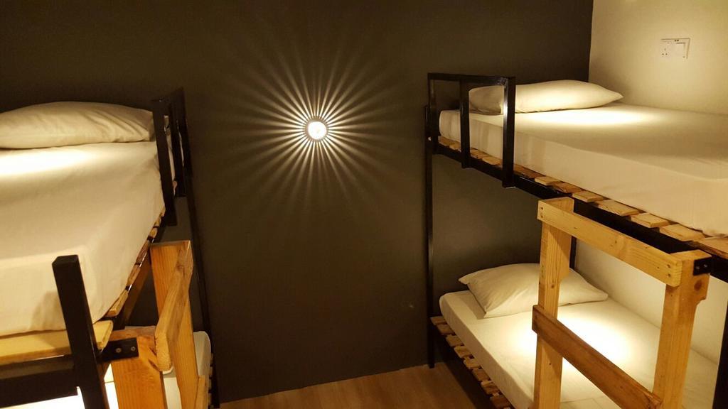Revopackers Beds And Bunks Hostel Kuala Lumpur Bagian luar foto
