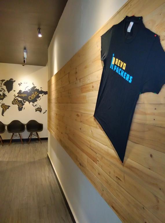 Revopackers Beds And Bunks Hostel Kuala Lumpur Bagian luar foto
