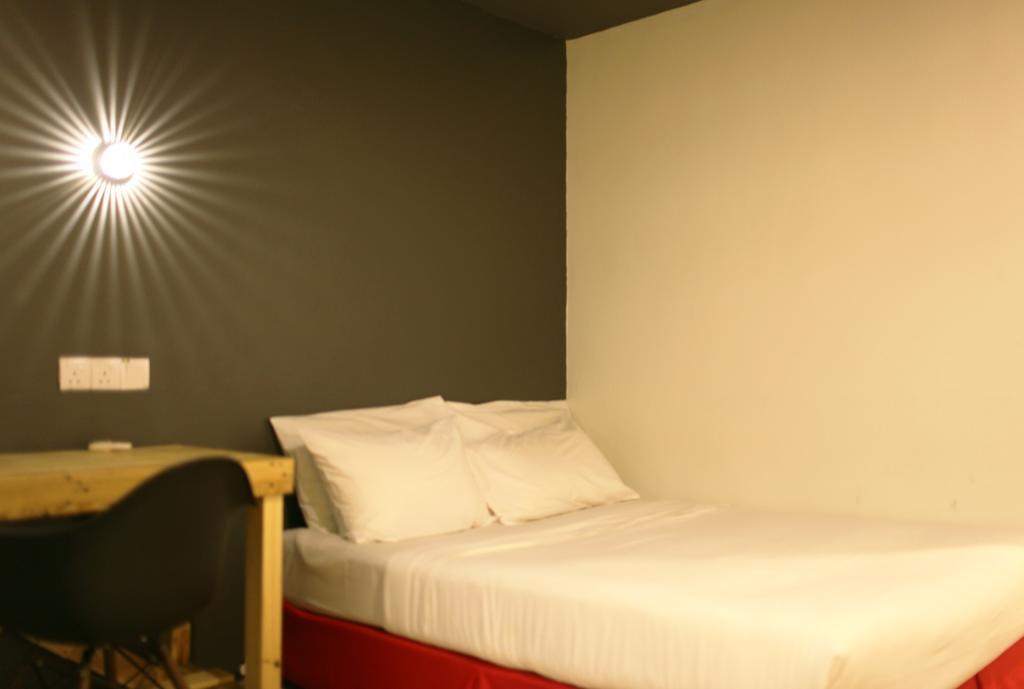 Revopackers Beds And Bunks Hostel Kuala Lumpur Bagian luar foto