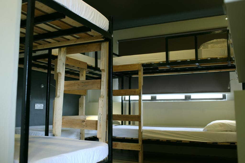 Revopackers Beds And Bunks Hostel Kuala Lumpur Bagian luar foto