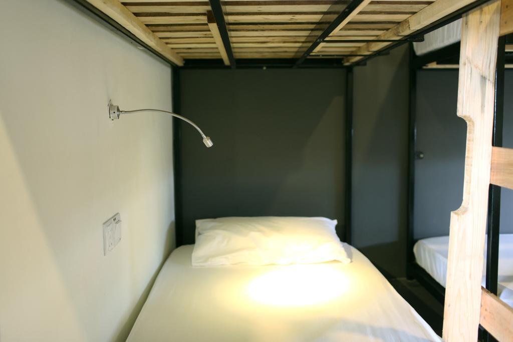 Revopackers Beds And Bunks Hostel Kuala Lumpur Bagian luar foto