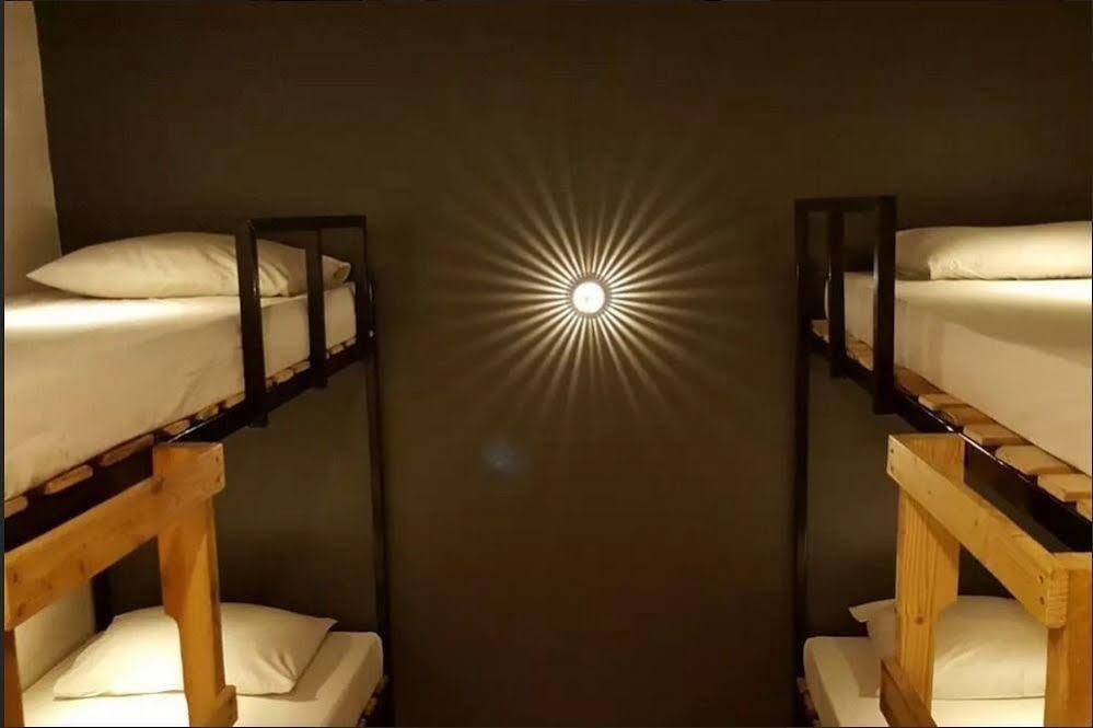 Revopackers Beds And Bunks Hostel Kuala Lumpur Bagian luar foto