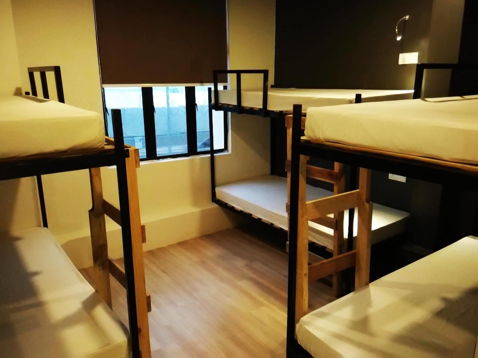 Revopackers Beds And Bunks Hostel Kuala Lumpur Bagian luar foto