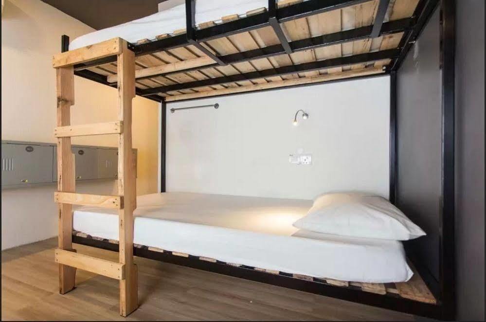 Revopackers Beds And Bunks Hostel Kuala Lumpur Bagian luar foto